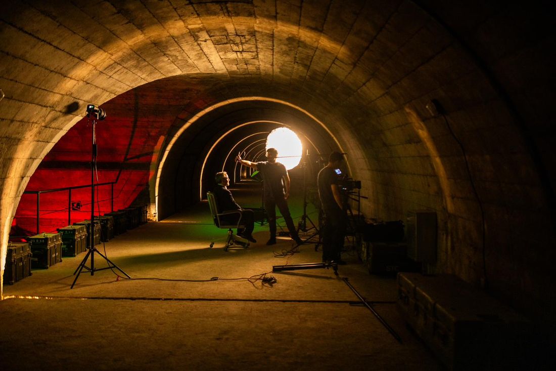 Behind the scenes — tunnel interview setup